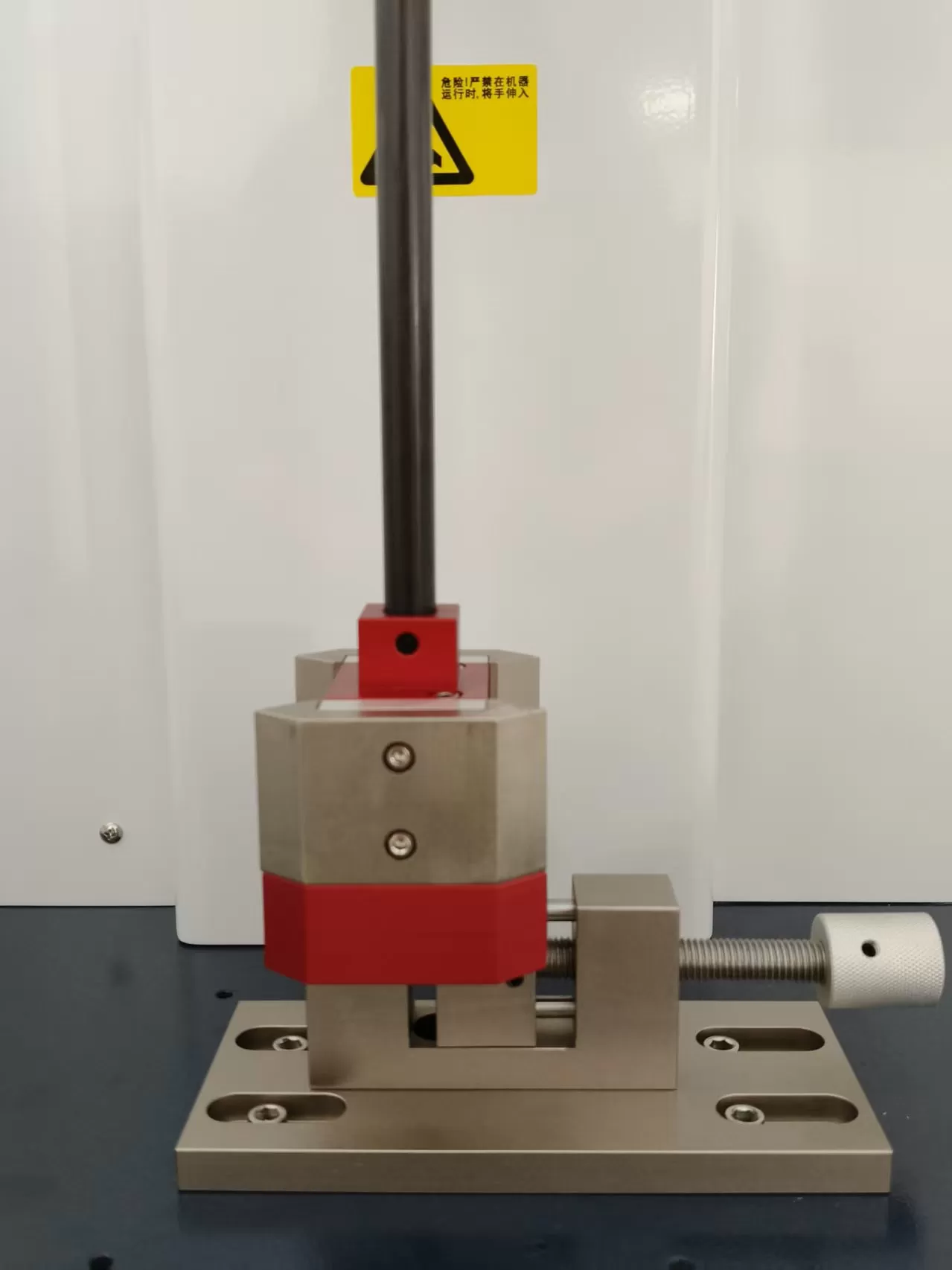 Izod impact tester